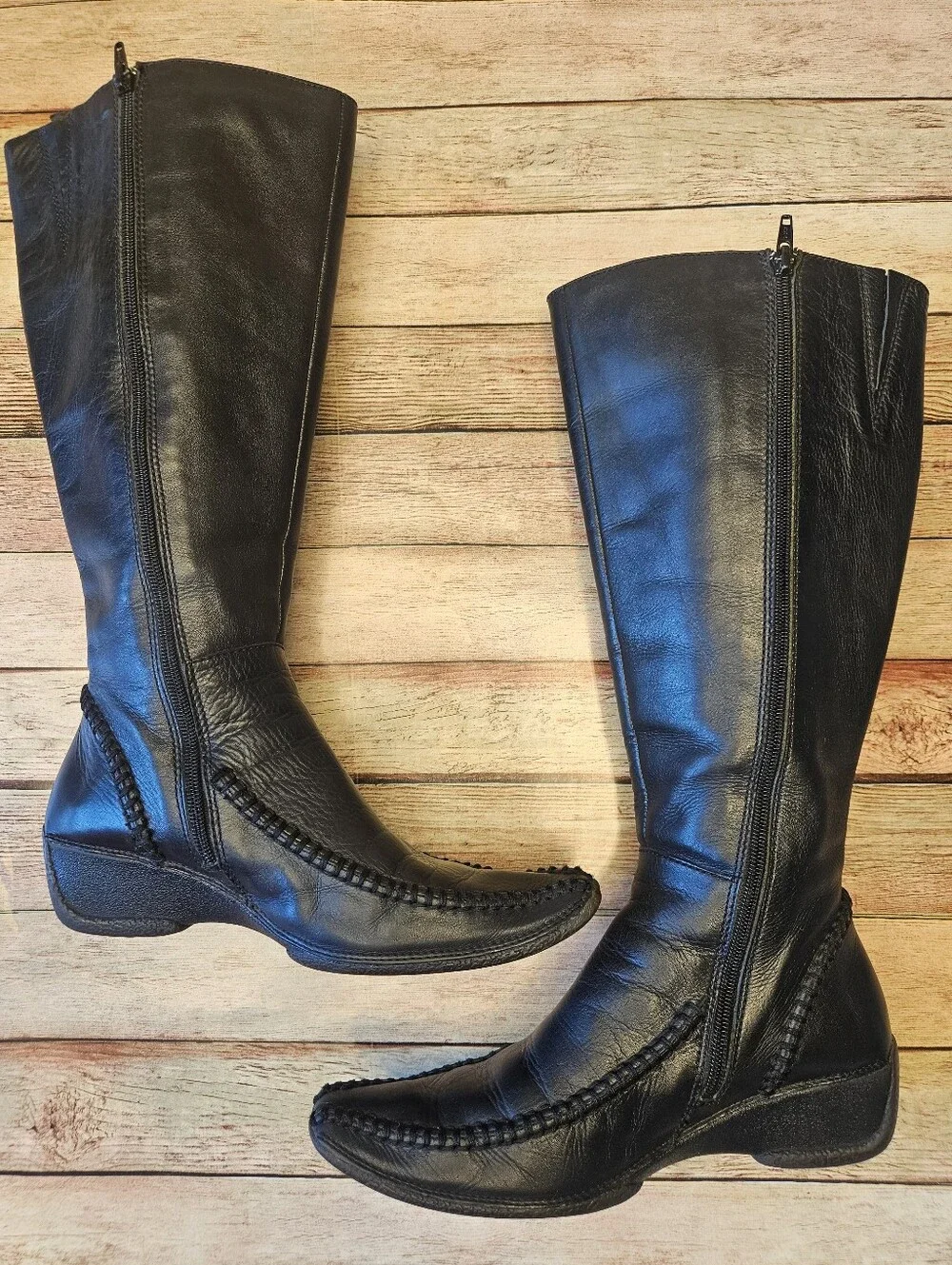 Pikolinos black leather knee-high boot